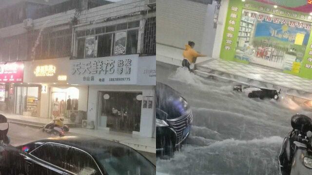 心酸无奈!女骑手为送餐大雨中逆流而上,摔倒后电动车被雨水冲走