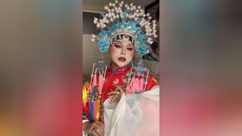 欧美妆穿上京剧的戏服是什么感觉，这也太美了吧！#美妆达人