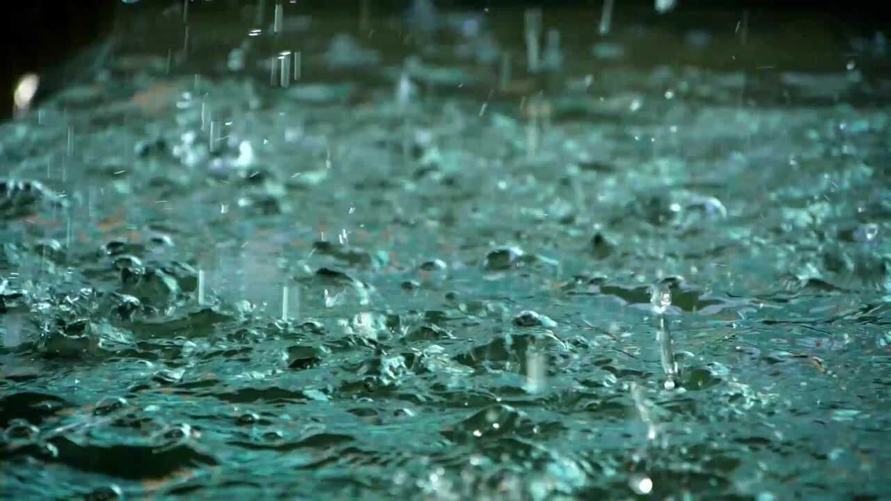 下雨天地面雨滴视频素材_高清