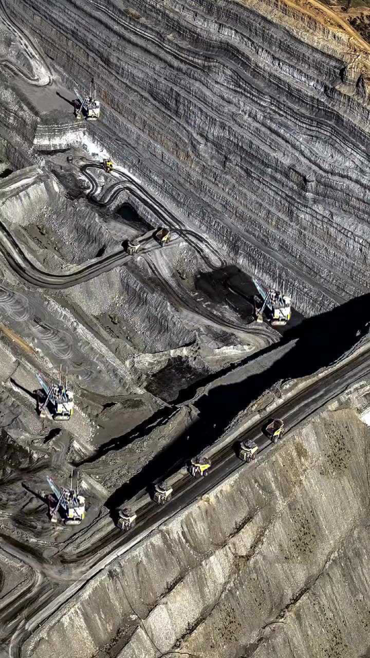 中国功勋矿!抚顺西露天矿—亚洲第一大露天煤矿,开采100多年,开采垂直