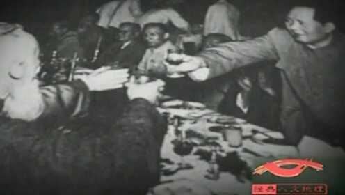 1949年，毛主席举杯庆祝伟大胜利，珍贵一幕被拍下！