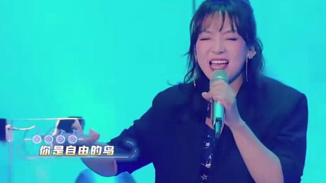 究竟是谁来了,一曲《阿刁》嗓音空灵,没亮相就陶醉杨钰莹!