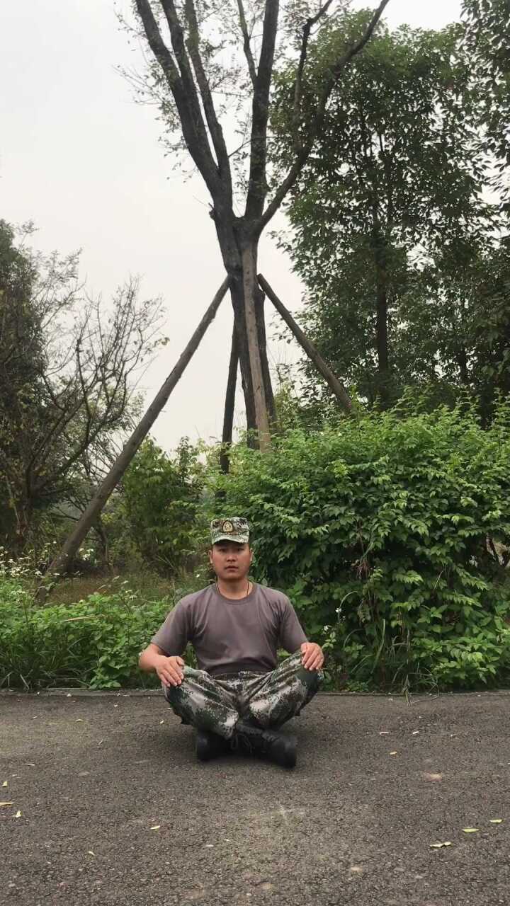 可贞教育|队列动作示范·坐下与起立!