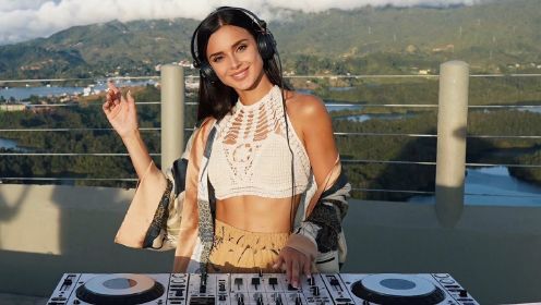 美女DJ Korolova- 哥伦比亚户外电子派对