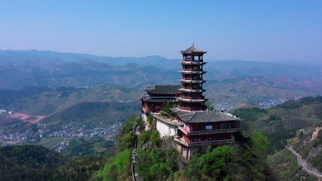 贵州一建筑,建在海拔1888米高山顶上,这是为了看风景吗?