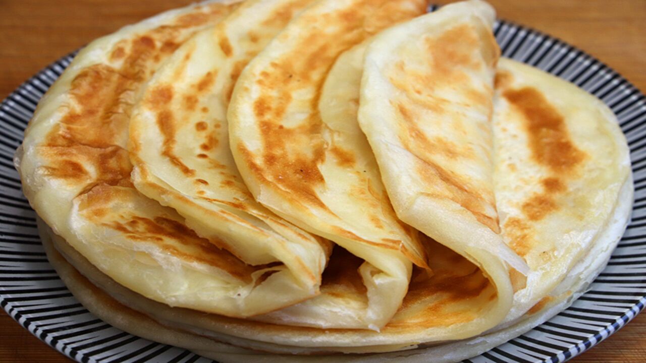 家常小油饼的简单做法,柔软多层,凉了也不硬,一分钟就出锅