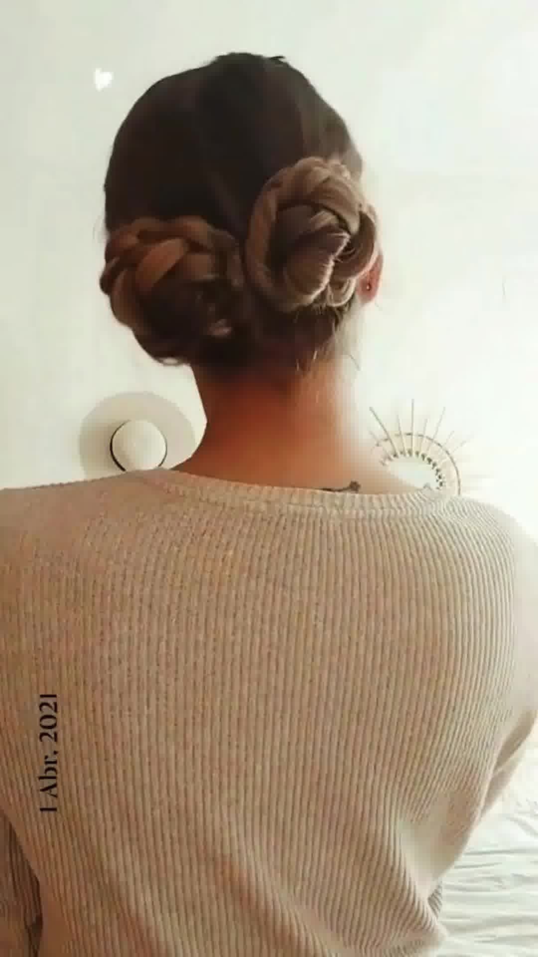 好看流行的双发髻盘发