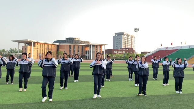 忻州一中北校区云中燕舞蹈社献舞五四青年节