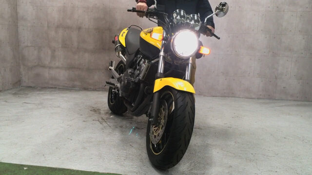 本田小黄蜂250复古街车,四缸引擎,配abs,来听听电钻般的声浪