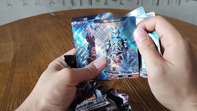 小伙上班途中菜地捡到奥特曼sr卡牌,高古安东拉,yes