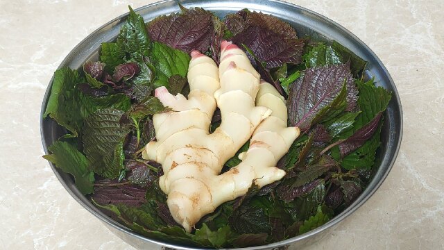 紫苏加生姜这样吃,作用拿钱都难买,98岁老奶奶长寿的秘诀,厉害