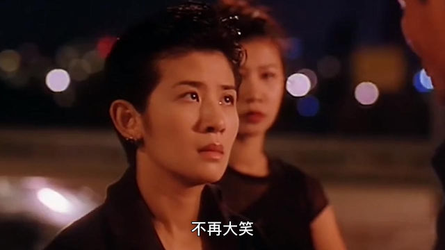 吴君如遭到男友背叛,但她却坚持了下来,成了洪兴十三妹