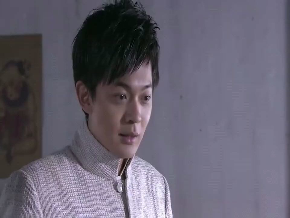 军刺神拳小子十分痴情,对美女向来卑躬屈膝,根本不敢反驳!