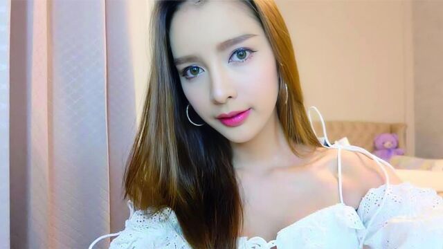 “人妖皇后”妮莎:23岁嫁中国富豪,无法生育仍被宠上天