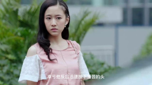 北上广不相信眼泪:梁伊站在路边等车,模糊看到赵晓亮的车上坐着一个