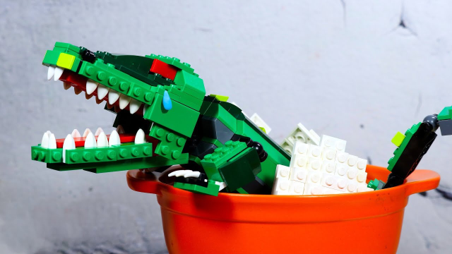 鳄鱼vs小明,乖乖变成乐高肉排吧,真是神奇的一天!