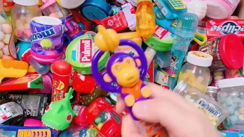 糖果玩具系列：试吃出租车糖果、手机糖果、手表口香糖等