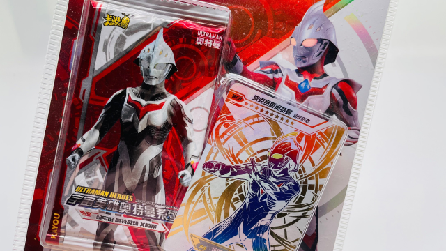 奥特曼闪光版第2弹卡片拆箱,收集稀有签名卡usr卡!