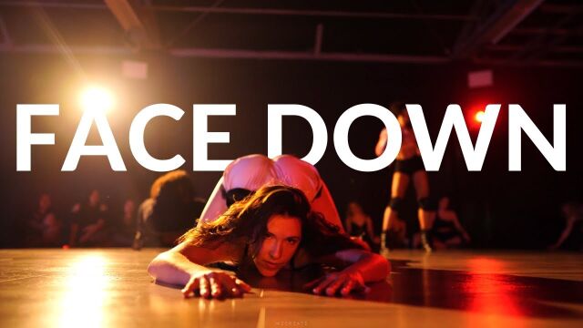 歌曲《Face Down 》地板游戏