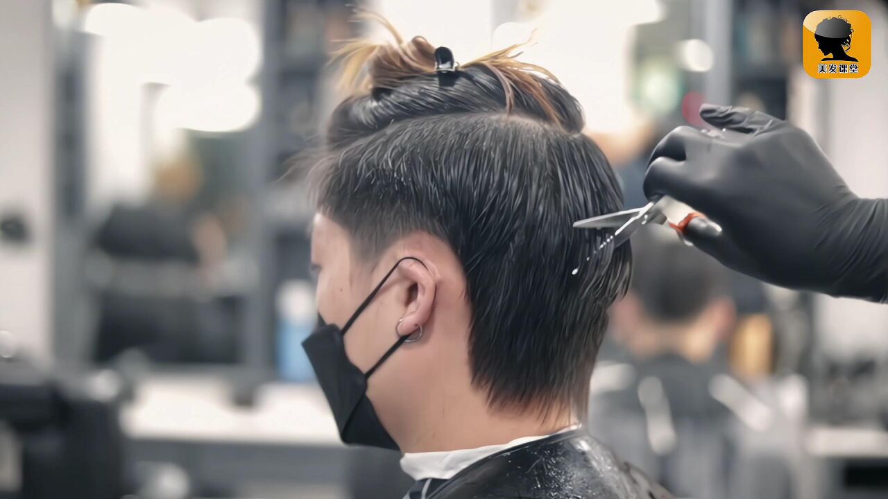 男生剪了小狼尾发型,帅气时尚又有型,这款短发今年很流行