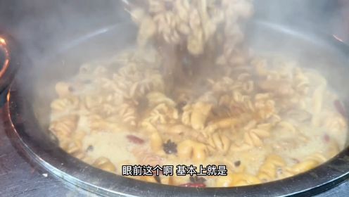 浙江温州95年小伙卤肥肠，只卖65块一斤，每天要卤11000斤，霸气
