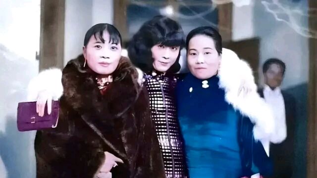 1930年,于凤至搂住宋美龄姐妹的肩膀拍照,不得不说,她有点狂妄