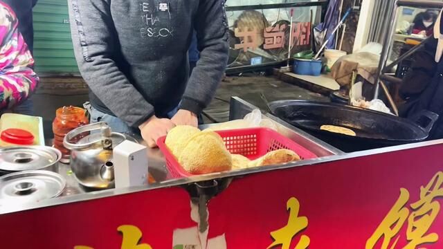 粉丝介绍的鼓气馍,一定要趁热吃#地方特色美食 #寻味街边小吃 #路边摊美味