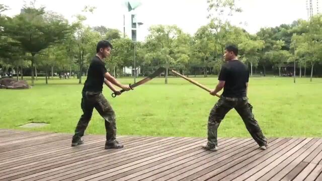 徐浩峰的“抗日神剧”——《刀背藏身》