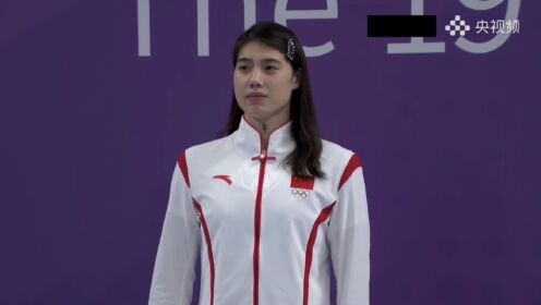 50米自由泳颁奖：张雨霏收获个人第五金，“蛙后”罗雪娟颁发金牌