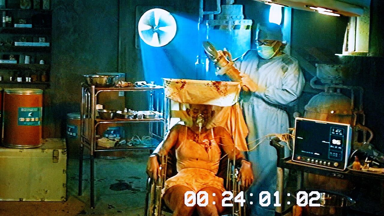 守灵夜诈尸,人体改造,火遍全网的伪纪录恐怖片《致命录像带94》