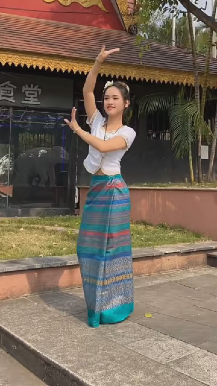 漂亮的傣族姑娘 #傣族服装 #傣族美女