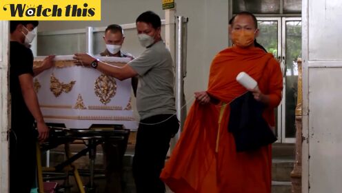 曼谷商场枪击案中缅甸籍遇害者家属赴泰国处理后事 在警局取回死者遗体