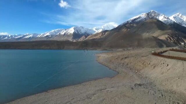 新疆阿勒泰ⷮŠ白沙湖