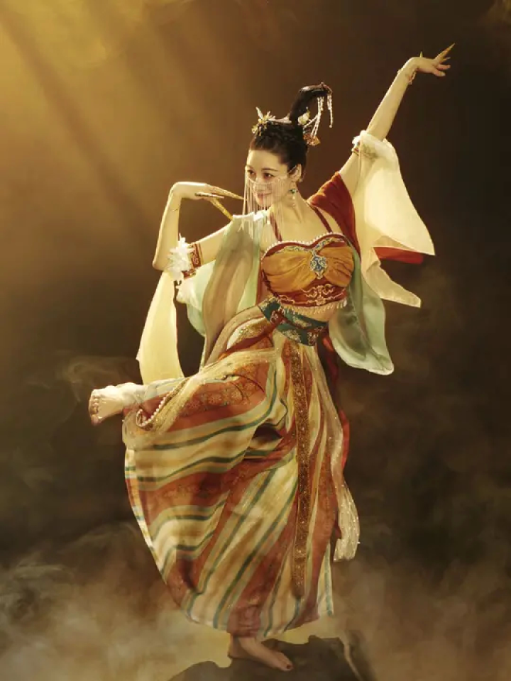 敦煌壁画飞天 #敦煌美人 #异域风情 #敦煌舞蹈 #一不小心就误入暇境