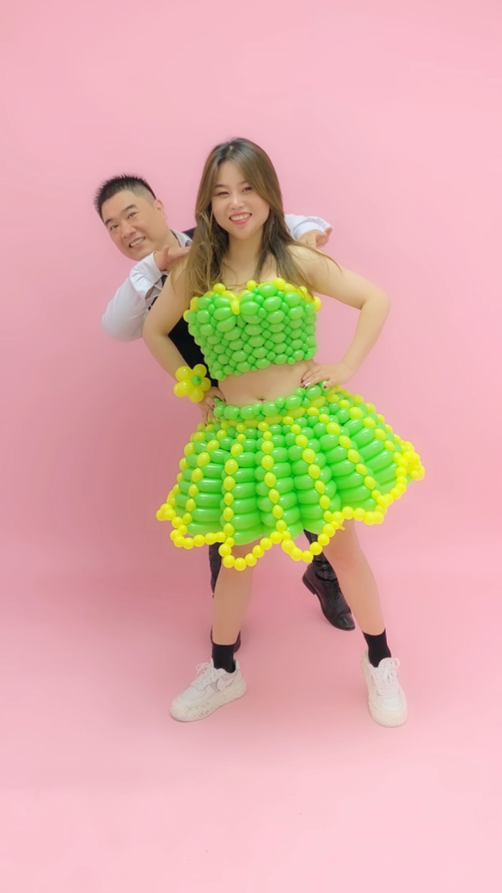 用气球做的服装.