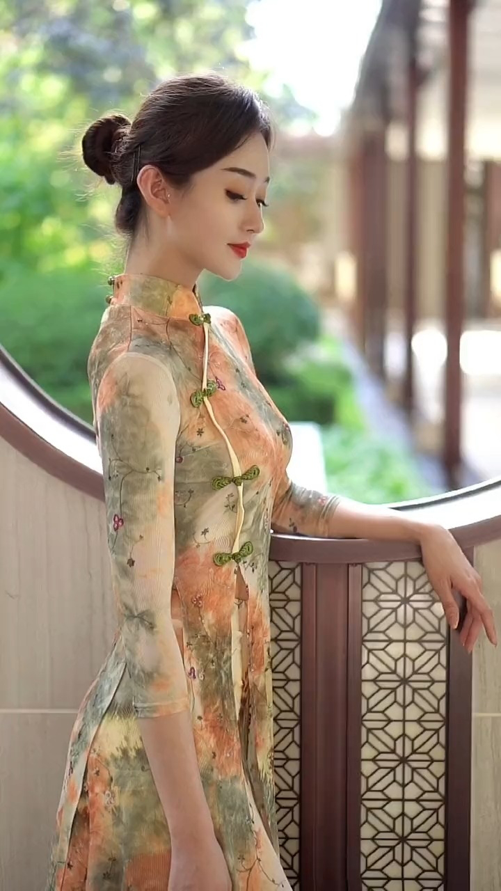 花间酒事都不及你半分#古典舞 #旗袍美人 #气质 #优雅 #折支花满衣