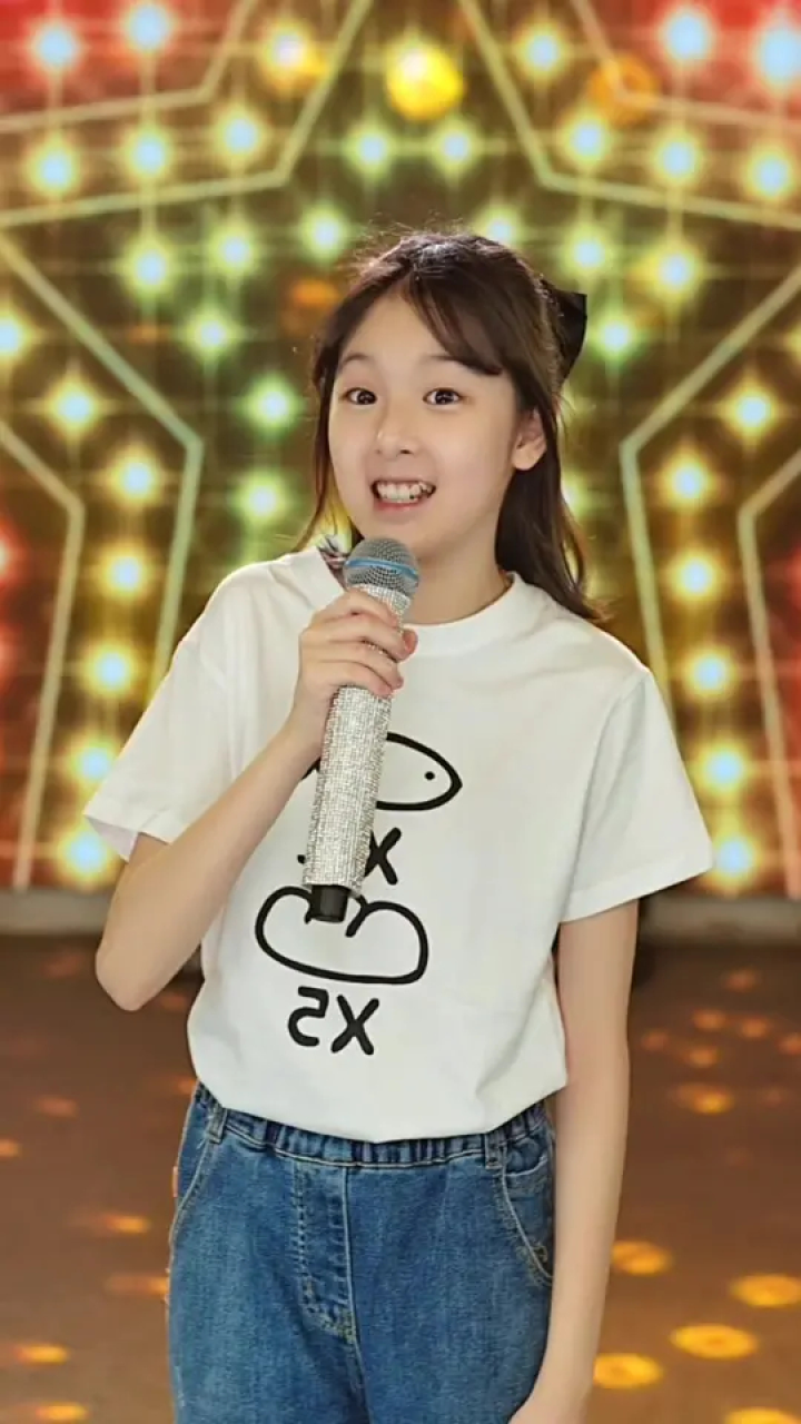 但始终温暖有光#姜晨艾凝 #你的眼睛像星星 #爱唱歌的小女孩