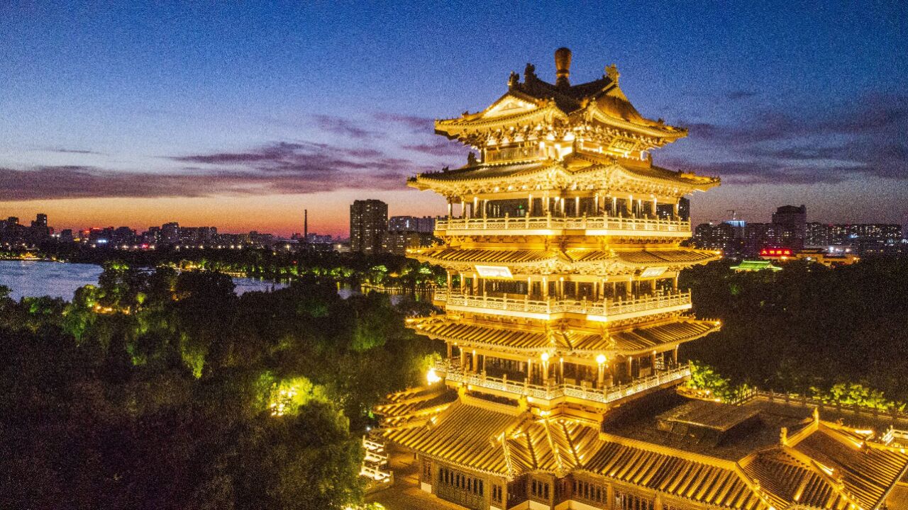 畅游齐鲁 乐享五一|大明湖超然楼火爆出圈 航拍带你看亮灯瞬间