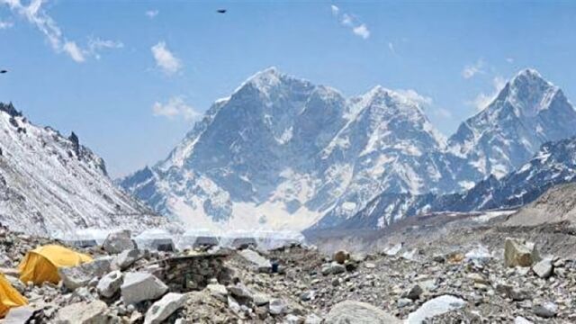 一名中国登山者登顶珠穆朗玛峰时身亡 知情人:他性格和蔼善良