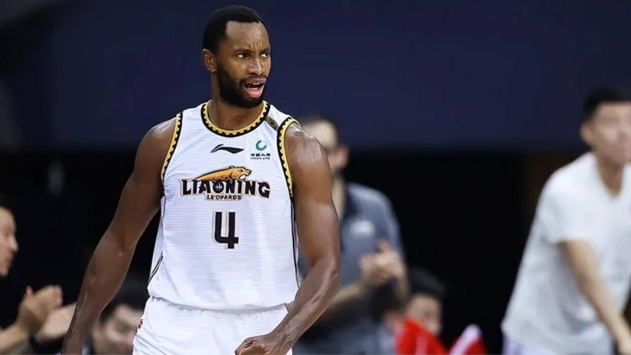 这个外援有点拼!弗格积极防守连续2次抢断 拿到5分