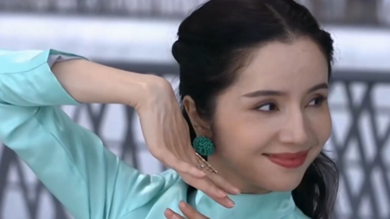 青年舞蹈家古丽米娜,用漂亮的舞蹈,给人留下深刻印象