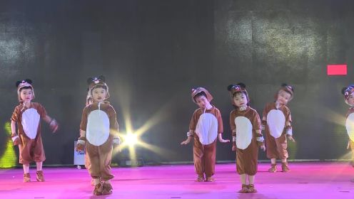 小天才幼儿园庆“六一”文艺汇演-舞蹈《我还有一点小迷糊》