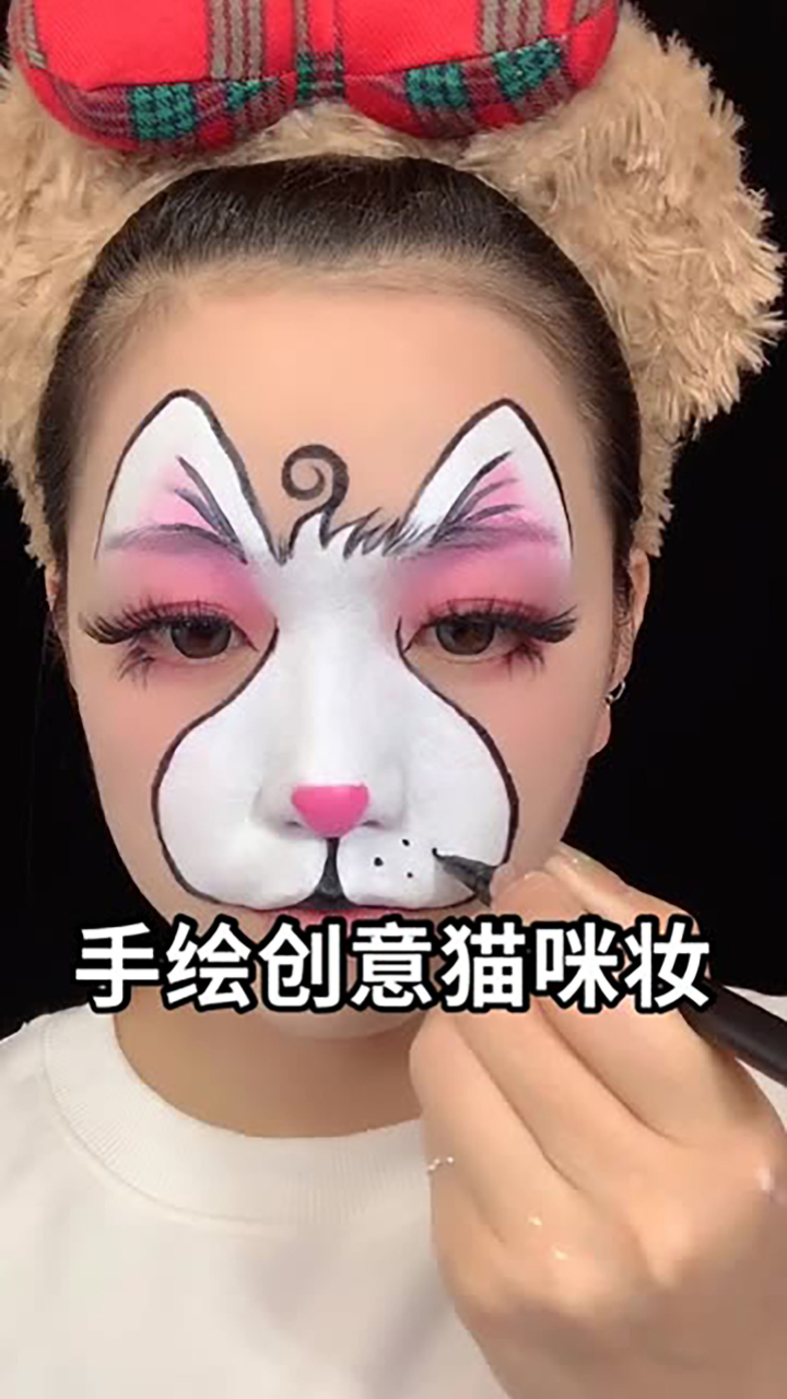 手绘创意猫咪妆.