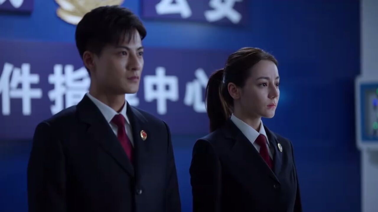 《公诉》迪丽热巴佟大为接受上级指示成立境外小分队,前往f国