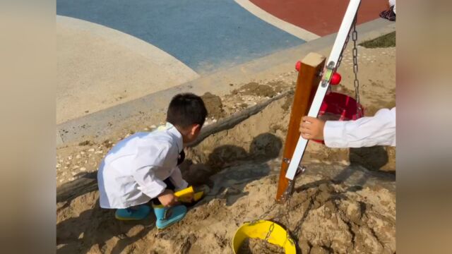 幼儿园沙水区挖水渠