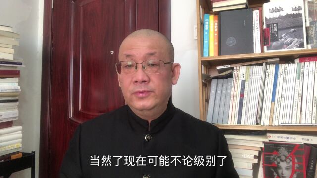 老人曾经是县团级干部,现在退休有21年,但他的退休金并不高