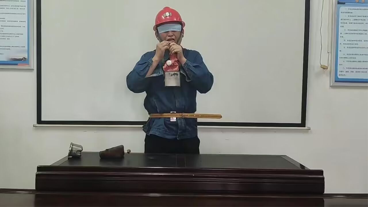 新桥煤矿30秒自救器盲戴视频(第二部)