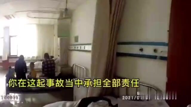 女子追尾前车被认定全责,她拒不签字还和交警狡辩:他上路了能没责任编辑整