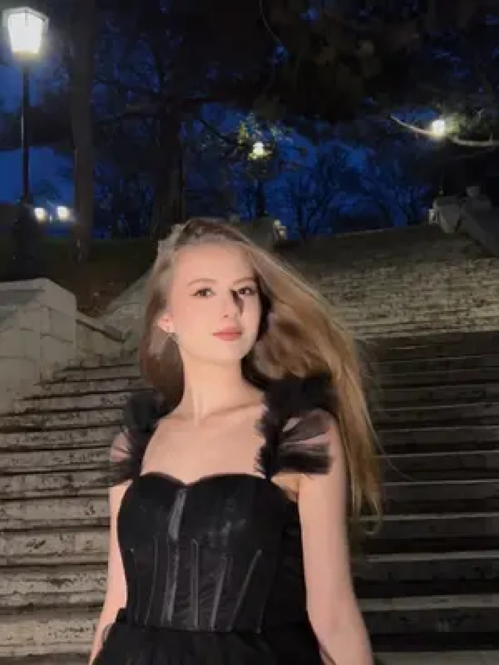 俄罗斯美女 #金发女孩 #外国美女 #黑色系 发个库存 这样的俄罗斯