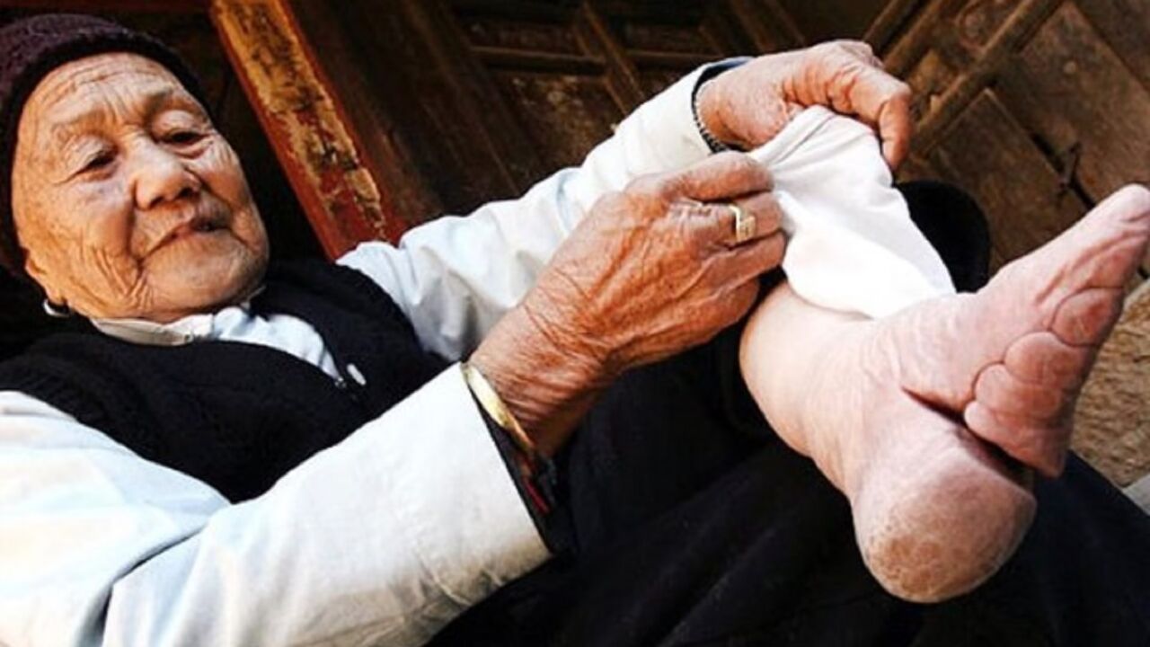 缠足裹脚起源于什么时候?谁是这个封建陋习的发明人?一个皇帝!